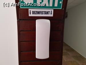 [P07] În hotel erau instalate recipiente cu dezinfectant. » foto by Floryn81
 - 
<span class="allrVoted glyphicon glyphicon-heart hidden" id="av1189081"></span>
<a class="m-l-10 hidden" id="sv1189081" onclick="voting_Foto_DelVot(,1189081,845)" role="button">șterge vot <span class="glyphicon glyphicon-remove"></span></a>
<a id="v91189081" class=" c-red"  onclick="voting_Foto_SetVot(1189081)" role="button"><span class="glyphicon glyphicon-heart-empty"></span> <b>LIKE</b> = Votează poza</a> <img class="hidden"  id="f1189081W9" src="/imagini/loader.gif" border="0" /><span class="AjErrMes hidden" id="e1189081ErM"></span>