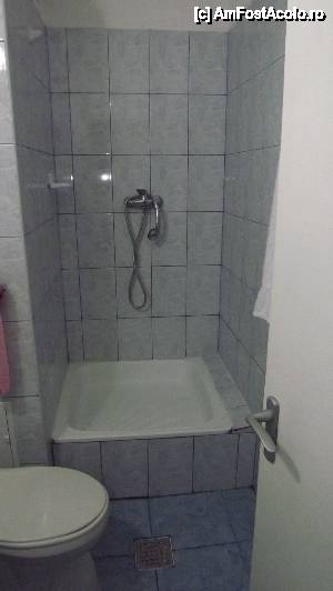 [P06] Hotel Sanda - baia cu duş » foto by danoradea
 - 
<span class="allrVoted glyphicon glyphicon-heart hidden" id="av444361"></span>
<a class="m-l-10 hidden" id="sv444361" onclick="voting_Foto_DelVot(,444361,845)" role="button">șterge vot <span class="glyphicon glyphicon-remove"></span></a>
<a id="v9444361" class=" c-red"  onclick="voting_Foto_SetVot(444361)" role="button"><span class="glyphicon glyphicon-heart-empty"></span> <b>LIKE</b> = Votează poza</a> <img class="hidden"  id="f444361W9" src="/imagini/loader.gif" border="0" /><span class="AjErrMes hidden" id="e444361ErM"></span>