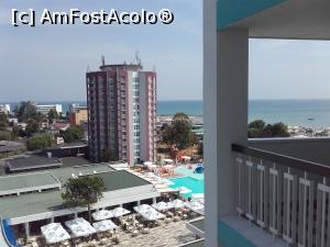 [P13] vedere catre restaurant, terasa, piscina si Vulturul (nu este al resortului)  » foto by cosminp
 - 
<span class="allrVoted glyphicon glyphicon-heart hidden" id="av891097"></span>
<a class="m-l-10 hidden" id="sv891097" onclick="voting_Foto_DelVot(,891097,846)" role="button">șterge vot <span class="glyphicon glyphicon-remove"></span></a>
<a id="v9891097" class=" c-red"  onclick="voting_Foto_SetVot(891097)" role="button"><span class="glyphicon glyphicon-heart-empty"></span> <b>LIKE</b> = Votează poza</a> <img class="hidden"  id="f891097W9" src="/imagini/loader.gif" border="0" /><span class="AjErrMes hidden" id="e891097ErM"></span>