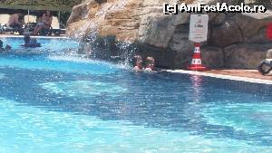[P08] Piscina principala -Stânca curgătoare :un decor de efect » foto by andi13
 - 
<span class="allrVoted glyphicon glyphicon-heart hidden" id="av645511"></span>
<a class="m-l-10 hidden" id="sv645511" onclick="voting_Foto_DelVot(,645511,880)" role="button">șterge vot <span class="glyphicon glyphicon-remove"></span></a>
<a id="v9645511" class=" c-red"  onclick="voting_Foto_SetVot(645511)" role="button"><span class="glyphicon glyphicon-heart-empty"></span> <b>LIKE</b> = Votează poza</a> <img class="hidden"  id="f645511W9" src="/imagini/loader.gif" border="0" /><span class="AjErrMes hidden" id="e645511ErM"></span>