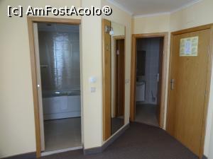 [P01] Intrarea in apartament. In stanga baia si dusul in dreapta WC de servici » foto by fanespoitorul
 - 
<span class="allrVoted glyphicon glyphicon-heart hidden" id="av958125"></span>
<a class="m-l-10 hidden" id="sv958125" onclick="voting_Foto_DelVot(,958125,920)" role="button">șterge vot <span class="glyphicon glyphicon-remove"></span></a>
<a id="v9958125" class=" c-red"  onclick="voting_Foto_SetVot(958125)" role="button"><span class="glyphicon glyphicon-heart-empty"></span> <b>LIKE</b> = Votează poza</a> <img class="hidden"  id="f958125W9" src="/imagini/loader.gif" border="0" /><span class="AjErrMes hidden" id="e958125ErM"></span>