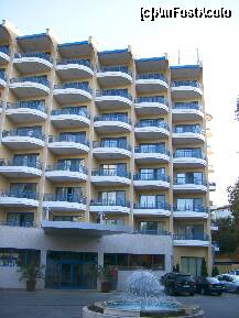 [P01] Hotel Grifid Arabella - intrarea şi o parte din parcare (oricum minusculă, faţă de capacitatea reală a locaţiei). » foto by Dragoș_MD
 - 
<span class="allrVoted glyphicon glyphicon-heart hidden" id="av132496"></span>
<a class="m-l-10 hidden" id="sv132496" onclick="voting_Foto_DelVot(,132496,947)" role="button">șterge vot <span class="glyphicon glyphicon-remove"></span></a>
<a id="v9132496" class=" c-red"  onclick="voting_Foto_SetVot(132496)" role="button"><span class="glyphicon glyphicon-heart-empty"></span> <b>LIKE</b> = Votează poza</a> <img class="hidden"  id="f132496W9" src="/imagini/loader.gif" border="0" /><span class="AjErrMes hidden" id="e132496ErM"></span>