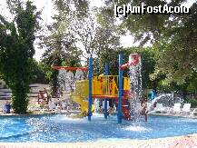 [P34] dupa cum spuneam aceasta este cea mai marepiscina si frumoasa a hotelului la guna gardensi aici este o piscina pentru copii » foto by xbpp0670
 - 
<span class="allrVoted glyphicon glyphicon-heart hidden" id="av229876"></span>
<a class="m-l-10 hidden" id="sv229876" onclick="voting_Foto_DelVot(,229876,979)" role="button">șterge vot <span class="glyphicon glyphicon-remove"></span></a>
<a id="v9229876" class=" c-red"  onclick="voting_Foto_SetVot(229876)" role="button"><span class="glyphicon glyphicon-heart-empty"></span> <b>LIKE</b> = Votează poza</a> <img class="hidden"  id="f229876W9" src="/imagini/loader.gif" border="0" /><span class="AjErrMes hidden" id="e229876ErM"></span>