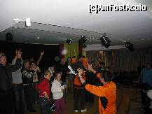[P06] Animatorii + turistii. Seara atat pentru copii cat si pentru adulti » foto by fanespoitorul
 - 
<span class="allrVoted glyphicon glyphicon-heart hidden" id="av208179"></span>
<a class="m-l-10 hidden" id="sv208179" onclick="voting_Foto_DelVot(,208179,979)" role="button">șterge vot <span class="glyphicon glyphicon-remove"></span></a>
<a id="v9208179" class=" c-red"  onclick="voting_Foto_SetVot(208179)" role="button"><span class="glyphicon glyphicon-heart-empty"></span> <b>LIKE</b> = Votează poza</a> <img class="hidden"  id="f208179W9" src="/imagini/loader.gif" border="0" /><span class="AjErrMes hidden" id="e208179ErM"></span>