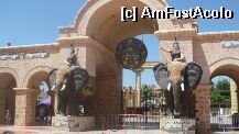 [P10] intrarea efectiva in parcul de distractii; era o coada permanenta acolo, cand am fost noi...  » foto by tm67bru
 - 
<span class="allrVoted glyphicon glyphicon-heart hidden" id="av2432"></span>
<a class="m-l-10 hidden" id="sv2432" onclick="voting_Foto_DelVot(,2432,995)" role="button">șterge vot <span class="glyphicon glyphicon-remove"></span></a>
<a id="v92432" class=" c-red"  onclick="voting_Foto_SetVot(2432)" role="button"><span class="glyphicon glyphicon-heart-empty"></span> <b>LIKE</b> = Votează poza</a> <img class="hidden"  id="f2432W9" src="/imagini/loader.gif" border="0" /><span class="AjErrMes hidden" id="e2432ErM"></span>