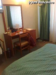 [P04] Tot camera de hotel - partea cu masuta, minibarul si televizorul cu martieni » foto by Clotilde
 - 
<span class="allrVoted glyphicon glyphicon-heart hidden" id="av167086"></span>
<a class="m-l-10 hidden" id="sv167086" onclick="voting_Foto_DelVot(,167086,1004)" role="button">șterge vot <span class="glyphicon glyphicon-remove"></span></a>
<a id="v9167086" class=" c-red"  onclick="voting_Foto_SetVot(167086)" role="button"><span class="glyphicon glyphicon-heart-empty"></span> <b>LIKE</b> = Votează poza</a> <img class="hidden"  id="f167086W9" src="/imagini/loader.gif" border="0" /><span class="AjErrMes hidden" id="e167086ErM"></span>