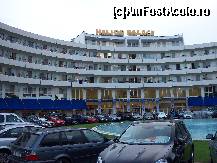 [P12] Hotelul si parcarea din fata . » foto by theo63
 - 
<span class="allrVoted glyphicon glyphicon-heart hidden" id="av93400"></span>
<a class="m-l-10 hidden" id="sv93400" onclick="voting_Foto_DelVot(,93400,1017)" role="button">șterge vot <span class="glyphicon glyphicon-remove"></span></a>
<a id="v993400" class=" c-red"  onclick="voting_Foto_SetVot(93400)" role="button"><span class="glyphicon glyphicon-heart-empty"></span> <b>LIKE</b> = Votează poza</a> <img class="hidden"  id="f93400W9" src="/imagini/loader.gif" border="0" /><span class="AjErrMes hidden" id="e93400ErM"></span>