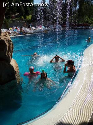 [P02] Distractie mare la piscina exterioara incalzita » foto by Ralucanita
 - 
<span class="allrVoted glyphicon glyphicon-heart hidden" id="av781942"></span>
<a class="m-l-10 hidden" id="sv781942" onclick="voting_Foto_DelVot(,781942,1079)" role="button">șterge vot <span class="glyphicon glyphicon-remove"></span></a>
<a id="v9781942" class=" c-red"  onclick="voting_Foto_SetVot(781942)" role="button"><span class="glyphicon glyphicon-heart-empty"></span> <b>LIKE</b> = Votează poza</a> <img class="hidden"  id="f781942W9" src="/imagini/loader.gif" border="0" /><span class="AjErrMes hidden" id="e781942ErM"></span>