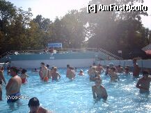[P13] piscina cu valuri - nu funcţionează non-stop; din când în când, bătăi de gong îi anunţă pe oameni că în 10 minute va fi pornită instalaţia. În această poză, gongul sunase de aprox 5 minute, lumea aştepta... » foto by tm67bru
 - 
<span class="allrVoted glyphicon glyphicon-heart hidden" id="av3847"></span>
<a class="m-l-10 hidden" id="sv3847" onclick="voting_Foto_DelVot(,3847,1084)" role="button">șterge vot <span class="glyphicon glyphicon-remove"></span></a>
<a id="v93847" class=" c-red"  onclick="voting_Foto_SetVot(3847)" role="button"><span class="glyphicon glyphicon-heart-empty"></span> <b>LIKE</b> = Votează poza</a> <img class="hidden"  id="f3847W9" src="/imagini/loader.gif" border="0" /><span class="AjErrMes hidden" id="e3847ErM"></span>