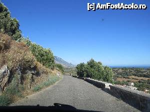 [P33] Drumul care duce spre satul Peratata si apoi spre castel » foto by elena_iasi
 - 
<span class="allrVoted glyphicon glyphicon-heart hidden" id="av443569"></span>
<a class="m-l-10 hidden" id="sv443569" onclick="voting_Foto_DelVot(,443569,1121)" role="button">șterge vot <span class="glyphicon glyphicon-remove"></span></a>
<a id="v9443569" class=" c-red"  onclick="voting_Foto_SetVot(443569)" role="button"><span class="glyphicon glyphicon-heart-empty"></span> <b>LIKE</b> = Votează poza</a> <img class="hidden"  id="f443569W9" src="/imagini/loader.gif" border="0" /><span class="AjErrMes hidden" id="e443569ErM"></span>