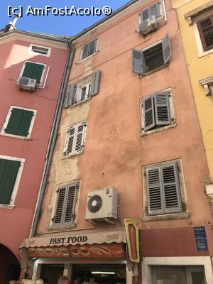 [P15] Rovinj și-o clădire pensionară » foto by krisstinna
 - 
<span class="allrVoted glyphicon glyphicon-heart hidden" id="av1037333"></span>
<a class="m-l-10 hidden" id="sv1037333" onclick="voting_Foto_DelVot(,1037333,1168)" role="button">șterge vot <span class="glyphicon glyphicon-remove"></span></a>
<a id="v91037333" class=" c-red"  onclick="voting_Foto_SetVot(1037333)" role="button"><span class="glyphicon glyphicon-heart-empty"></span> <b>LIKE</b> = Votează poza</a> <img class="hidden"  id="f1037333W9" src="/imagini/loader.gif" border="0" /><span class="AjErrMes hidden" id="e1037333ErM"></span>