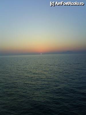 [P01] Rasarit de soare in Santorini!  » foto by octaviansz
 - 
<span class="allrVoted glyphicon glyphicon-heart hidden" id="av411502"></span>
<a class="m-l-10 hidden" id="sv411502" onclick="voting_Foto_DelVot(,411502,1177)" role="button">șterge vot <span class="glyphicon glyphicon-remove"></span></a>
<a id="v9411502" class=" c-red"  onclick="voting_Foto_SetVot(411502)" role="button"><span class="glyphicon glyphicon-heart-empty"></span> <b>LIKE</b> = Votează poza</a> <img class="hidden"  id="f411502W9" src="/imagini/loader.gif" border="0" /><span class="AjErrMes hidden" id="e411502ErM"></span>