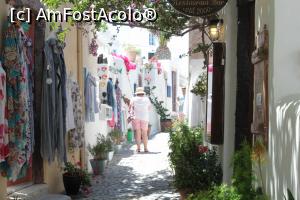 [P25] La pas pe străzile din Oia.  » foto by maryka
 - 
<span class="allrVoted glyphicon glyphicon-heart hidden" id="av866245"></span>
<a class="m-l-10 hidden" id="sv866245" onclick="voting_Foto_DelVot(,866245,1177)" role="button">șterge vot <span class="glyphicon glyphicon-remove"></span></a>
<a id="v9866245" class=" c-red"  onclick="voting_Foto_SetVot(866245)" role="button"><span class="glyphicon glyphicon-heart-empty"></span> <b>LIKE</b> = Votează poza</a> <img class="hidden"  id="f866245W9" src="/imagini/loader.gif" border="0" /><span class="AjErrMes hidden" id="e866245ErM"></span>