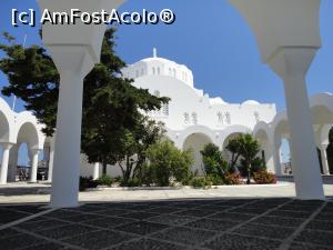 [P07] Curtea Catedralei Ortodoxe din Fira » foto by maryka
 - 
<span class="allrVoted glyphicon glyphicon-heart hidden" id="av866226"></span>
<a class="m-l-10 hidden" id="sv866226" onclick="voting_Foto_DelVot(,866226,1177)" role="button">șterge vot <span class="glyphicon glyphicon-remove"></span></a>
<a id="v9866226" class=" c-red"  onclick="voting_Foto_SetVot(866226)" role="button"><span class="glyphicon glyphicon-heart-empty"></span> <b>LIKE</b> = Votează poza</a> <img class="hidden"  id="f866226W9" src="/imagini/loader.gif" border="0" /><span class="AjErrMes hidden" id="e866226ErM"></span>