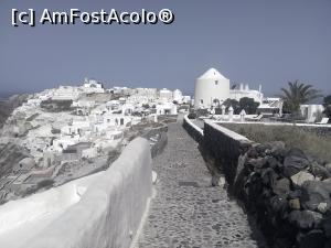 P11 [JUN-2016] Oia, o mica promenada, sus pe marginea vulcanului