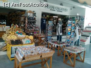 [P36] Oia, butic cu suveniruri » foto by dorgo
 - 
<span class="allrVoted glyphicon glyphicon-heart hidden" id="av772718"></span>
<a class="m-l-10 hidden" id="sv772718" onclick="voting_Foto_DelVot(,772718,1177)" role="button">șterge vot <span class="glyphicon glyphicon-remove"></span></a>
<a id="v9772718" class=" c-red"  onclick="voting_Foto_SetVot(772718)" role="button"><span class="glyphicon glyphicon-heart-empty"></span> <b>LIKE</b> = Votează poza</a> <img class="hidden"  id="f772718W9" src="/imagini/loader.gif" border="0" /><span class="AjErrMes hidden" id="e772718ErM"></span>