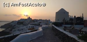 [P18] Un fragment de apus de soare la intrarea în Oia » foto by irinad
 - 
<span class="allrVoted glyphicon glyphicon-heart hidden" id="av1213801"></span>
<a class="m-l-10 hidden" id="sv1213801" onclick="voting_Foto_DelVot(,1213801,1177)" role="button">șterge vot <span class="glyphicon glyphicon-remove"></span></a>
<a id="v91213801" class=" c-red"  onclick="voting_Foto_SetVot(1213801)" role="button"><span class="glyphicon glyphicon-heart-empty"></span> <b>LIKE</b> = Votează poza</a> <img class="hidden"  id="f1213801W9" src="/imagini/loader.gif" border="0" /><span class="AjErrMes hidden" id="e1213801ErM"></span>