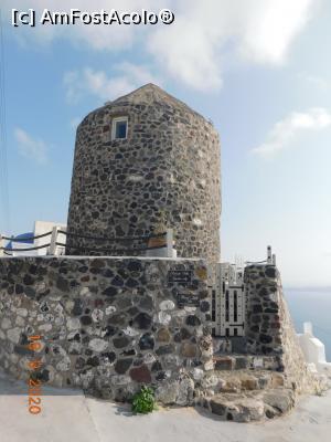 [P24] O fostă moară, acum o vilă exclusivistă între Firostefani şi Imerovigli » foto by irinad
 - 
<span class="allrVoted glyphicon glyphicon-heart hidden" id="av1213807"></span>
<a class="m-l-10 hidden" id="sv1213807" onclick="voting_Foto_DelVot(,1213807,1177)" role="button">șterge vot <span class="glyphicon glyphicon-remove"></span></a>
<a id="v91213807" class=" c-red"  onclick="voting_Foto_SetVot(1213807)" role="button"><span class="glyphicon glyphicon-heart-empty"></span> <b>LIKE</b> = Votează poza</a> <img class="hidden"  id="f1213807W9" src="/imagini/loader.gif" border="0" /><span class="AjErrMes hidden" id="e1213807ErM"></span>