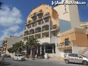 [P15] Hotelul văzut de pe trotuarul de vizavi.  » foto by Rodel
 - 
<span class="allrVoted glyphicon glyphicon-heart hidden" id="av703700"></span>
<a class="m-l-10 hidden" id="sv703700" onclick="voting_Foto_DelVot(,703700,1204)" role="button">șterge vot <span class="glyphicon glyphicon-remove"></span></a>
<a id="v9703700" class=" c-red"  onclick="voting_Foto_SetVot(703700)" role="button"><span class="glyphicon glyphicon-heart-empty"></span> <b>LIKE</b> = Votează poza</a> <img class="hidden"  id="f703700W9" src="/imagini/loader.gif" border="0" /><span class="AjErrMes hidden" id="e703700ErM"></span>