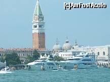 [P03] Admirand frumoasele ambarcatiuni private, in plan secund Campanile, Palatul Dogilor si Basilica San Marco » foto by myosothis
 - 
<span class="allrVoted glyphicon glyphicon-heart hidden" id="av230307"></span>
<a class="m-l-10 hidden" id="sv230307" onclick="voting_Foto_DelVot(,230307,1229)" role="button">șterge vot <span class="glyphicon glyphicon-remove"></span></a>
<a id="v9230307" class=" c-red"  onclick="voting_Foto_SetVot(230307)" role="button"><span class="glyphicon glyphicon-heart-empty"></span> <b>LIKE</b> = Votează poza</a> <img class="hidden"  id="f230307W9" src="/imagini/loader.gif" border="0" /><span class="AjErrMes hidden" id="e230307ErM"></span>