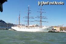 [P05] Velier ancorat in gara maritima a Venetiei unde este un adevarat furnicar! » foto by florintoma
 - 
<span class="allrVoted glyphicon glyphicon-heart hidden" id="av260239"></span>
<a class="m-l-10 hidden" id="sv260239" onclick="voting_Foto_DelVot(,260239,1229)" role="button">șterge vot <span class="glyphicon glyphicon-remove"></span></a>
<a id="v9260239" class=" c-red"  onclick="voting_Foto_SetVot(260239)" role="button"><span class="glyphicon glyphicon-heart-empty"></span> <b>LIKE</b> = Votează poza</a> <img class="hidden"  id="f260239W9" src="/imagini/loader.gif" border="0" /><span class="AjErrMes hidden" id="e260239ErM"></span>