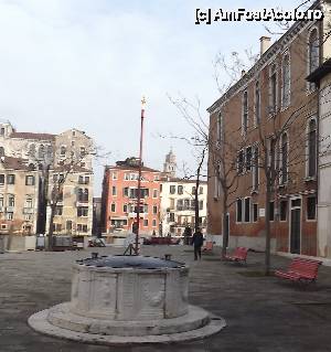 [P13] Chiar dacă nu prea sunt multe spații verzi amenajate, se mai găsesc bănci în diverse piațete în Veneția » foto by Klaudyia
 - 
<span class="allrVoted glyphicon glyphicon-heart hidden" id="av512518"></span>
<a class="m-l-10 hidden" id="sv512518" onclick="voting_Foto_DelVot(,512518,1229)" role="button">șterge vot <span class="glyphicon glyphicon-remove"></span></a>
<a id="v9512518" class=" c-red"  onclick="voting_Foto_SetVot(512518)" role="button"><span class="glyphicon glyphicon-heart-empty"></span> <b>LIKE</b> = Votează poza</a> <img class="hidden"  id="f512518W9" src="/imagini/loader.gif" border="0" /><span class="AjErrMes hidden" id="e512518ErM"></span>