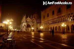[P15] Piaţa San Marco pe la ora 18.30 » foto by ariciu*
 - 
<span class="allrVoted glyphicon glyphicon-heart hidden" id="av452286"></span>
<a class="m-l-10 hidden" id="sv452286" onclick="voting_Foto_DelVot(,452286,1229)" role="button">șterge vot <span class="glyphicon glyphicon-remove"></span></a>
<a id="v9452286" class=" c-red"  onclick="voting_Foto_SetVot(452286)" role="button"><span class="glyphicon glyphicon-heart-empty"></span> <b>LIKE</b> = Votează poza</a> <img class="hidden"  id="f452286W9" src="/imagini/loader.gif" border="0" /><span class="AjErrMes hidden" id="e452286ErM"></span>