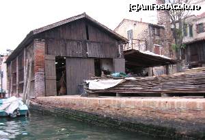 [P22] Venetia - fabrica de gondole » foto by csaszar78
 - 
<span class="allrVoted glyphicon glyphicon-heart hidden" id="av370148"></span>
<a class="m-l-10 hidden" id="sv370148" onclick="voting_Foto_DelVot(,370148,1229)" role="button">șterge vot <span class="glyphicon glyphicon-remove"></span></a>
<a id="v9370148" class=" c-red"  onclick="voting_Foto_SetVot(370148)" role="button"><span class="glyphicon glyphicon-heart-empty"></span> <b>LIKE</b> = Votează poza</a> <img class="hidden"  id="f370148W9" src="/imagini/loader.gif" border="0" /><span class="AjErrMes hidden" id="e370148ErM"></span>