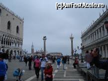 [P24] Italia - Venetia - Piazza San Marco cu cele doua coloane.  » foto by Diaura*
 - 
<span class="allrVoted glyphicon glyphicon-heart hidden" id="av373636"></span>
<a class="m-l-10 hidden" id="sv373636" onclick="voting_Foto_DelVot(,373636,1229)" role="button">șterge vot <span class="glyphicon glyphicon-remove"></span></a>
<a id="v9373636" class=" c-red"  onclick="voting_Foto_SetVot(373636)" role="button"><span class="glyphicon glyphicon-heart-empty"></span> <b>LIKE</b> = Votează poza</a> <img class="hidden"  id="f373636W9" src="/imagini/loader.gif" border="0" /><span class="AjErrMes hidden" id="e373636ErM"></span>