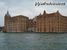 [P30] Italia - Venetia - Hotel Hilton Molino Stucky pe insula Giudecca » foto by Diaura*
 - 
<span class="allrVoted glyphicon glyphicon-heart hidden" id="av373652"></span>
<a class="m-l-10 hidden" id="sv373652" onclick="voting_Foto_DelVot(,373652,1229)" role="button">șterge vot <span class="glyphicon glyphicon-remove"></span></a>
<a id="v9373652" class=" c-red"  onclick="voting_Foto_SetVot(373652)" role="button"><span class="glyphicon glyphicon-heart-empty"></span> <b>LIKE</b> = Votează poza</a> <img class="hidden"  id="f373652W9" src="/imagini/loader.gif" border="0" /><span class="AjErrMes hidden" id="e373652ErM"></span>