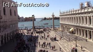 [P10] Piazzetta San Marco văzută de pe terasa Basilicii San Marco. In fundal se înalță semețe cele două Coloane, cu Bazinul la deschidere. La dreapta, cu terasa in fata, Biblioteca Marciana.  » foto by ovidiuyepi
 - 
<span class="allrVoted glyphicon glyphicon-heart hidden" id="av916420"></span>
<a class="m-l-10 hidden" id="sv916420" onclick="voting_Foto_DelVot(,916420,1229)" role="button">șterge vot <span class="glyphicon glyphicon-remove"></span></a>
<a id="v9916420" class=" c-red"  onclick="voting_Foto_SetVot(916420)" role="button"><span class="glyphicon glyphicon-heart-empty"></span> <b>LIKE</b> = Votează poza</a> <img class="hidden"  id="f916420W9" src="/imagini/loader.gif" border="0" /><span class="AjErrMes hidden" id="e916420ErM"></span>