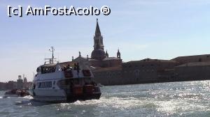 [P27] Trecem pe langa Basilica San Giorgio Maggiore.  » foto by ovidiuyepi
 - 
<span class="allrVoted glyphicon glyphicon-heart hidden" id="av916437"></span>
<a class="m-l-10 hidden" id="sv916437" onclick="voting_Foto_DelVot(,916437,1229)" role="button">șterge vot <span class="glyphicon glyphicon-remove"></span></a>
<a id="v9916437" class=" c-red"  onclick="voting_Foto_SetVot(916437)" role="button"><span class="glyphicon glyphicon-heart-empty"></span> <b>LIKE</b> = Votează poza</a> <img class="hidden"  id="f916437W9" src="/imagini/loader.gif" border="0" /><span class="AjErrMes hidden" id="e916437ErM"></span>