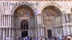[P31] Intrarea în Basilica San Marco. Mozaicurile de la arcade simbolizează achiziționarea din Alexandria a moaștelor Sf. Marcu (stânga) și trecerea acestora de controlul vamal.  » foto by ovidiuyepi
 - 
<span class="allrVoted glyphicon glyphicon-heart hidden" id="av916441"></span>
<a class="m-l-10 hidden" id="sv916441" onclick="voting_Foto_DelVot(,916441,1229)" role="button">șterge vot <span class="glyphicon glyphicon-remove"></span></a>
<a id="v9916441" class=" c-red"  onclick="voting_Foto_SetVot(916441)" role="button"><span class="glyphicon glyphicon-heart-empty"></span> <b>LIKE</b> = Votează poza</a> <img class="hidden"  id="f916441W9" src="/imagini/loader.gif" border="0" /><span class="AjErrMes hidden" id="e916441ErM"></span>