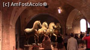 [P35] Cei patru cai auriți de la cvadriga antica romana așezată în Hipodromul din Constantinopol. Au fost aduși în anul 1204 în timpul celei de-a patra Cruciade.  » foto by ovidiuyepi
 - 
<span class="allrVoted glyphicon glyphicon-heart hidden" id="av916445"></span>
<a class="m-l-10 hidden" id="sv916445" onclick="voting_Foto_DelVot(,916445,1229)" role="button">șterge vot <span class="glyphicon glyphicon-remove"></span></a>
<a id="v9916445" class=" c-red"  onclick="voting_Foto_SetVot(916445)" role="button"><span class="glyphicon glyphicon-heart-empty"></span> <b>LIKE</b> = Votează poza</a> <img class="hidden"  id="f916445W9" src="/imagini/loader.gif" border="0" /><span class="AjErrMes hidden" id="e916445ErM"></span>