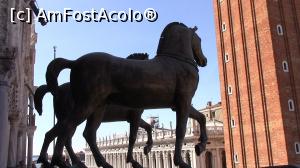 [P38] Doi cai din bronz de pe terasa Basilicii San Marco.  » foto by ovidiuyepi
 - 
<span class="allrVoted glyphicon glyphicon-heart hidden" id="av916498"></span>
<a class="m-l-10 hidden" id="sv916498" onclick="voting_Foto_DelVot(,916498,1229)" role="button">șterge vot <span class="glyphicon glyphicon-remove"></span></a>
<a id="v9916498" class=" c-red"  onclick="voting_Foto_SetVot(916498)" role="button"><span class="glyphicon glyphicon-heart-empty"></span> <b>LIKE</b> = Votează poza</a> <img class="hidden"  id="f916498W9" src="/imagini/loader.gif" border="0" /><span class="AjErrMes hidden" id="e916498ErM"></span>