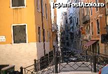 [P13] Unul din canalele Venetiei, si podul de legatura » foto by Ellada_sagapo
 - 
<span class="allrVoted glyphicon glyphicon-heart hidden" id="av178565"></span>
<a class="m-l-10 hidden" id="sv178565" onclick="voting_Foto_DelVot(,178565,1229)" role="button">șterge vot <span class="glyphicon glyphicon-remove"></span></a>
<a id="v9178565" class=" c-red"  onclick="voting_Foto_SetVot(178565)" role="button"><span class="glyphicon glyphicon-heart-empty"></span> <b>LIKE</b> = Votează poza</a> <img class="hidden"  id="f178565W9" src="/imagini/loader.gif" border="0" /><span class="AjErrMes hidden" id="e178565ErM"></span>