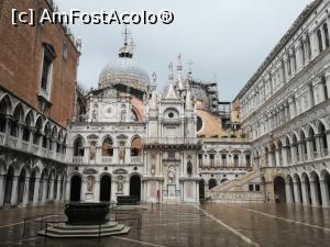 [P05] curtea interioara Palatul Dogilor » foto by OvidiuB
 - 
<span class="allrVoted glyphicon glyphicon-heart hidden" id="av1007777"></span>
<a class="m-l-10 hidden" id="sv1007777" onclick="voting_Foto_DelVot(,1007777,1229)" role="button">șterge vot <span class="glyphicon glyphicon-remove"></span></a>
<a id="v91007777" class=" c-red"  onclick="voting_Foto_SetVot(1007777)" role="button"><span class="glyphicon glyphicon-heart-empty"></span> <b>LIKE</b> = Votează poza</a> <img class="hidden"  id="f1007777W9" src="/imagini/loader.gif" border="0" /><span class="AjErrMes hidden" id="e1007777ErM"></span>