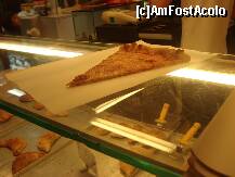 [P02] Un triunghi mare de pizza la 2 euro e in stare sa te sature » foto by dorgo
 - 
<span class="allrVoted glyphicon glyphicon-heart hidden" id="av191675"></span>
<a class="m-l-10 hidden" id="sv191675" onclick="voting_Foto_DelVot(,191675,1229)" role="button">șterge vot <span class="glyphicon glyphicon-remove"></span></a>
<a id="v9191675" class=" c-red"  onclick="voting_Foto_SetVot(191675)" role="button"><span class="glyphicon glyphicon-heart-empty"></span> <b>LIKE</b> = Votează poza</a> <img class="hidden"  id="f191675W9" src="/imagini/loader.gif" border="0" /><span class="AjErrMes hidden" id="e191675ErM"></span>