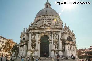 [P10] Basilica Santa Maria della Salute este o biserica micuta, dar datorita decoratiunilor, al profilului distinctiv si al locatiei sale este una din cele mai fotografiate biserici din Italia.  » foto by cami1212
 - 
<span class="allrVoted glyphicon glyphicon-heart hidden" id="av562059"></span>
<a class="m-l-10 hidden" id="sv562059" onclick="voting_Foto_DelVot(,562059,1229)" role="button">șterge vot <span class="glyphicon glyphicon-remove"></span></a>
<a id="v9562059" class=" c-red"  onclick="voting_Foto_SetVot(562059)" role="button"><span class="glyphicon glyphicon-heart-empty"></span> <b>LIKE</b> = Votează poza</a> <img class="hidden"  id="f562059W9" src="/imagini/loader.gif" border="0" /><span class="AjErrMes hidden" id="e562059ErM"></span>