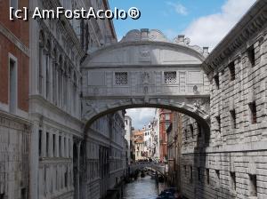 [P08] Veneția. Puntea Suspinelor. Face legătura între Palatul Dogilor și închisoare.  » foto by mihaelavoicu
 - 
<span class="allrVoted glyphicon glyphicon-heart hidden" id="av976961"></span>
<a class="m-l-10 hidden" id="sv976961" onclick="voting_Foto_DelVot(,976961,1229)" role="button">șterge vot <span class="glyphicon glyphicon-remove"></span></a>
<a id="v9976961" class=" c-red"  onclick="voting_Foto_SetVot(976961)" role="button"><span class="glyphicon glyphicon-heart-empty"></span> <b>LIKE</b> = Votează poza</a> <img class="hidden"  id="f976961W9" src="/imagini/loader.gif" border="0" /><span class="AjErrMes hidden" id="e976961ErM"></span>