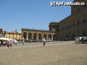 [P13] Palazzo Pitti, Florenta » foto by vlado2
 - 
<span class="allrVoted glyphicon glyphicon-heart hidden" id="av476861"></span>
<a class="m-l-10 hidden" id="sv476861" onclick="voting_Foto_DelVot(,476861,1230)" role="button">șterge vot <span class="glyphicon glyphicon-remove"></span></a>
<a id="v9476861" class=" c-red"  onclick="voting_Foto_SetVot(476861)" role="button"><span class="glyphicon glyphicon-heart-empty"></span> <b>LIKE</b> = Votează poza</a> <img class="hidden"  id="f476861W9" src="/imagini/loader.gif" border="0" /><span class="AjErrMes hidden" id="e476861ErM"></span>