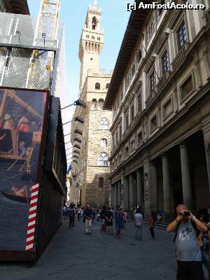[P22] copie a statuii David a lui Michelangelo (originalull se află la Galeriile Academiei de Arte Frumoase) alatul Uffizzi si in spate Turnul Arnolfo di Cambio » foto by Mika
 - 
<span class="allrVoted glyphicon glyphicon-heart hidden" id="av620598"></span>
<a class="m-l-10 hidden" id="sv620598" onclick="voting_Foto_DelVot(,620598,1230)" role="button">șterge vot <span class="glyphicon glyphicon-remove"></span></a>
<a id="v9620598" class=" c-red"  onclick="voting_Foto_SetVot(620598)" role="button"><span class="glyphicon glyphicon-heart-empty"></span> <b>LIKE</b> = Votează poza</a> <img class="hidden"  id="f620598W9" src="/imagini/loader.gif" border="0" /><span class="AjErrMes hidden" id="e620598ErM"></span>