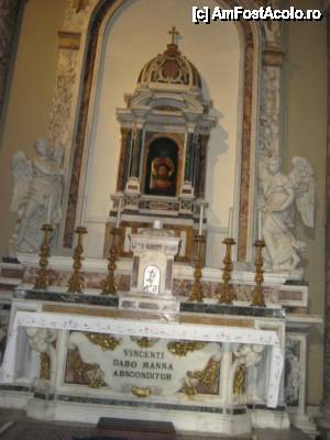 [P22] ALTAR DIN MARMURA ALBA SI SFESNICE AURITE » foto by ile57b
 - 
<span class="allrVoted glyphicon glyphicon-heart hidden" id="av453465"></span>
<a class="m-l-10 hidden" id="sv453465" onclick="voting_Foto_DelVot(,453465,1231)" role="button">șterge vot <span class="glyphicon glyphicon-remove"></span></a>
<a id="v9453465" class=" c-red"  onclick="voting_Foto_SetVot(453465)" role="button"><span class="glyphicon glyphicon-heart-empty"></span> <b>LIKE</b> = Votează poza</a> <img class="hidden"  id="f453465W9" src="/imagini/loader.gif" border="0" /><span class="AjErrMes hidden" id="e453465ErM"></span>