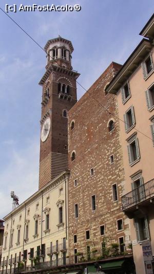 [P14] Piazza Erbe. Torre dei Lamberti.  » foto by ovidiuyepi
 - 
<span class="allrVoted glyphicon glyphicon-heart hidden" id="av1155290"></span>
<a class="m-l-10 hidden" id="sv1155290" onclick="voting_Foto_DelVot(,1155290,1233)" role="button">șterge vot <span class="glyphicon glyphicon-remove"></span></a>
<a id="v91155290" class=" c-red"  onclick="voting_Foto_SetVot(1155290)" role="button"><span class="glyphicon glyphicon-heart-empty"></span> <b>LIKE</b> = Votează poza</a> <img class="hidden"  id="f1155290W9" src="/imagini/loader.gif" border="0" /><span class="AjErrMes hidden" id="e1155290ErM"></span>
