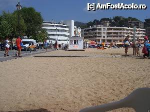 [P04] Plaja din Tossa, faleza și unul din dușurile de pe plajă.  » foto by Alina Roxana
 - 
<span class="allrVoted glyphicon glyphicon-heart hidden" id="av440401"></span>
<a class="m-l-10 hidden" id="sv440401" onclick="voting_Foto_DelVot(,440401,1270)" role="button">șterge vot <span class="glyphicon glyphicon-remove"></span></a>
<a id="v9440401" class=" c-red"  onclick="voting_Foto_SetVot(440401)" role="button"><span class="glyphicon glyphicon-heart-empty"></span> <b>LIKE</b> = Votează poza</a> <img class="hidden"  id="f440401W9" src="/imagini/loader.gif" border="0" /><span class="AjErrMes hidden" id="e440401ErM"></span>