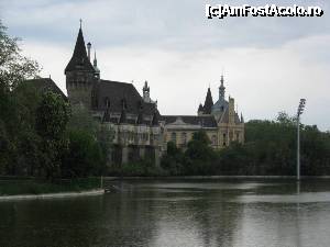 [P16] Castelul Vajdahunyad si lacul.  » foto by gettutza
 - 
<span class="allrVoted glyphicon glyphicon-heart hidden" id="av379885"></span>
<a class="m-l-10 hidden" id="sv379885" onclick="voting_Foto_DelVot(,379885,1275)" role="button">șterge vot <span class="glyphicon glyphicon-remove"></span></a>
<a id="v9379885" class=" c-red"  onclick="voting_Foto_SetVot(379885)" role="button"><span class="glyphicon glyphicon-heart-empty"></span> <b>LIKE</b> = Votează poza</a> <img class="hidden"  id="f379885W9" src="/imagini/loader.gif" border="0" /><span class="AjErrMes hidden" id="e379885ErM"></span>