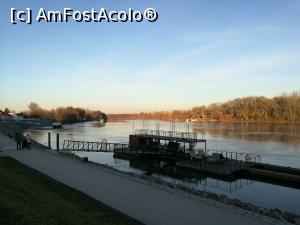 [P53] Dunărea la Szentendre » foto by crismis
 - 
<span class="allrVoted glyphicon glyphicon-heart hidden" id="av1043924"></span>
<a class="m-l-10 hidden" id="sv1043924" onclick="voting_Foto_DelVot(,1043924,1275)" role="button">șterge vot <span class="glyphicon glyphicon-remove"></span></a>
<a id="v91043924" class=" c-red"  onclick="voting_Foto_SetVot(1043924)" role="button"><span class="glyphicon glyphicon-heart-empty"></span> <b>LIKE</b> = Votează poza</a> <img class="hidden"  id="f1043924W9" src="/imagini/loader.gif" border="0" /><span class="AjErrMes hidden" id="e1043924ErM"></span>