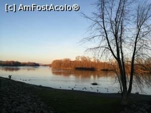 [P56] Dunărea la Szentendre » foto by crismis
 - 
<span class="allrVoted glyphicon glyphicon-heart hidden" id="av1043927"></span>
<a class="m-l-10 hidden" id="sv1043927" onclick="voting_Foto_DelVot(,1043927,1275)" role="button">șterge vot <span class="glyphicon glyphicon-remove"></span></a>
<a id="v91043927" class=" c-red"  onclick="voting_Foto_SetVot(1043927)" role="button"><span class="glyphicon glyphicon-heart-empty"></span> <b>LIKE</b> = Votează poza</a> <img class="hidden"  id="f1043927W9" src="/imagini/loader.gif" border="0" /><span class="AjErrMes hidden" id="e1043927ErM"></span>