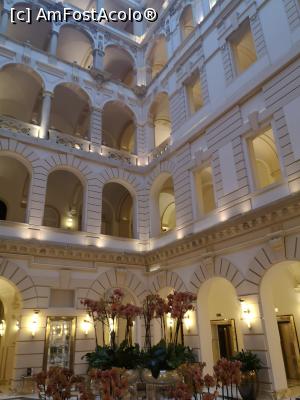[P06] Hotelul New York Palace » foto by mirunat
 - 
<span class="allrVoted glyphicon glyphicon-heart hidden" id="av1142434"></span>
<a class="m-l-10 hidden" id="sv1142434" onclick="voting_Foto_DelVot(,1142434,1275)" role="button">șterge vot <span class="glyphicon glyphicon-remove"></span></a>
<a id="v91142434" class=" c-red"  onclick="voting_Foto_SetVot(1142434)" role="button"><span class="glyphicon glyphicon-heart-empty"></span> <b>LIKE</b> = Votează poza</a> <img class="hidden"  id="f1142434W9" src="/imagini/loader.gif" border="0" /><span class="AjErrMes hidden" id="e1142434ErM"></span>