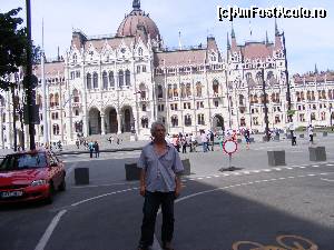 [P15] Nu putea lipsi nici tataie din fata Parlamentului » foto by liviu49
 - 
<span class="allrVoted glyphicon glyphicon-heart hidden" id="av617662"></span>
<a class="m-l-10 hidden" id="sv617662" onclick="voting_Foto_DelVot(,617662,1275)" role="button">șterge vot <span class="glyphicon glyphicon-remove"></span></a>
<a id="v9617662" class=" c-red"  onclick="voting_Foto_SetVot(617662)" role="button"><span class="glyphicon glyphicon-heart-empty"></span> <b>LIKE</b> = Votează poza</a> <img class="hidden"  id="f617662W9" src="/imagini/loader.gif" border="0" /><span class="AjErrMes hidden" id="e617662ErM"></span>